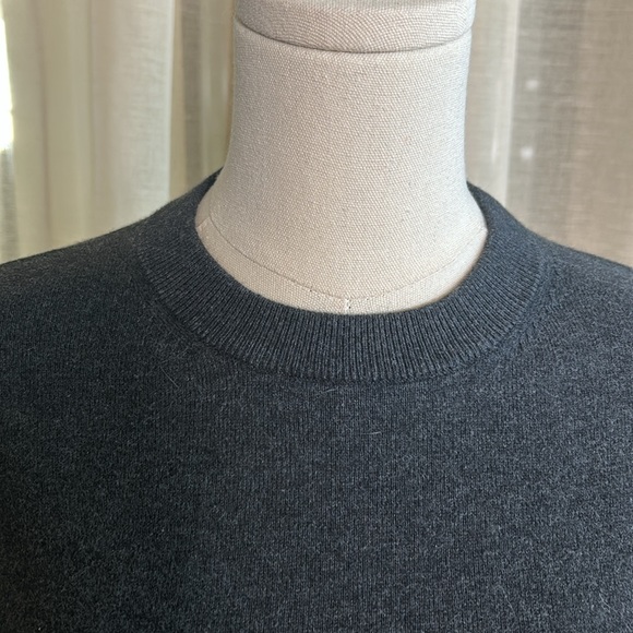 Lululemon Cashmere blend Sz 4 Grey Sweater Excellent Condition - Picture 3 of 9